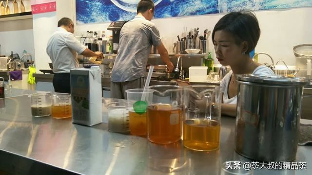 想开一家奶茶店，有没有奶茶好喝、加盟费低的牌子啊？