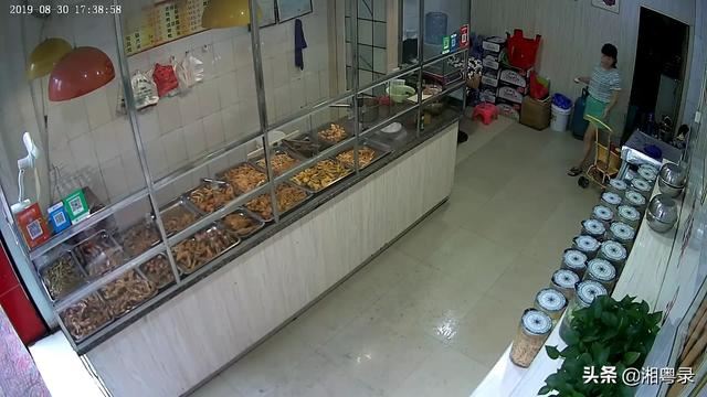 我想开一家熟食加盟店，做什么比较好呢?卖鸭脖子怎么样？